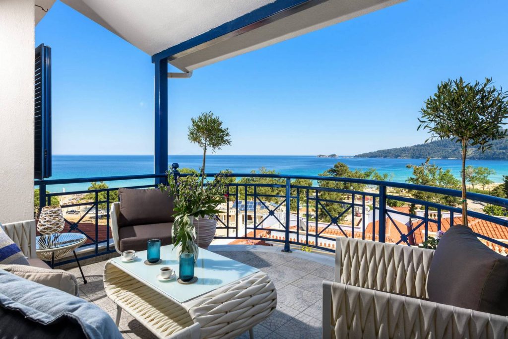 Balcony - Infinite Ble Golden Beach